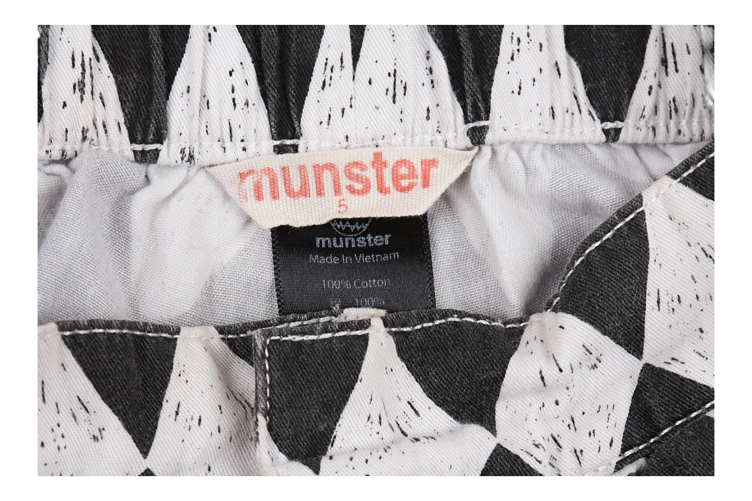 Munster Shorts 122 Black and White