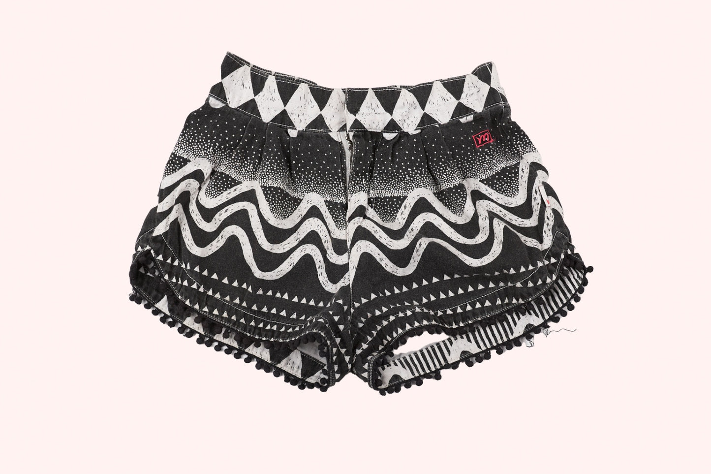 Munster Shorts 122 Black and White