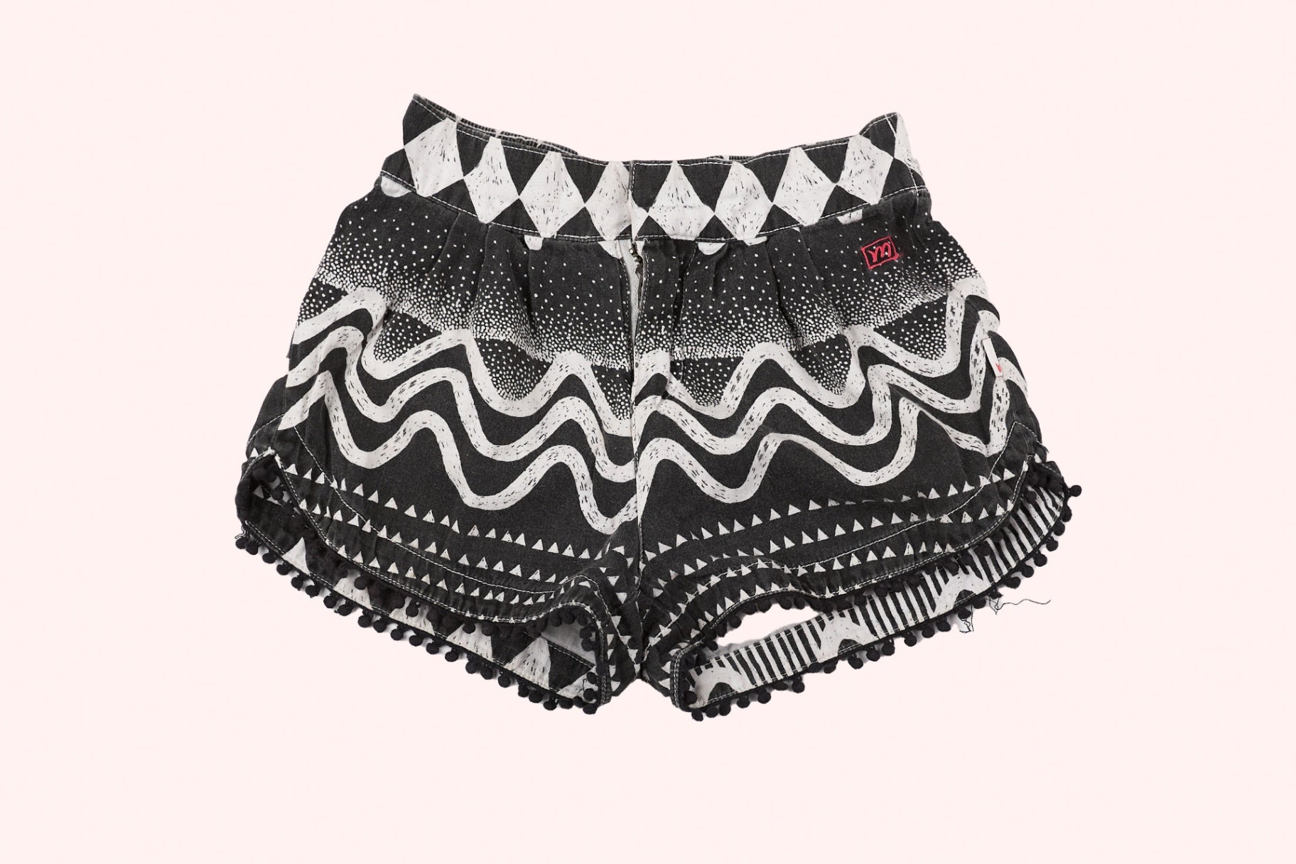 Munster Shorts 122 Black and White